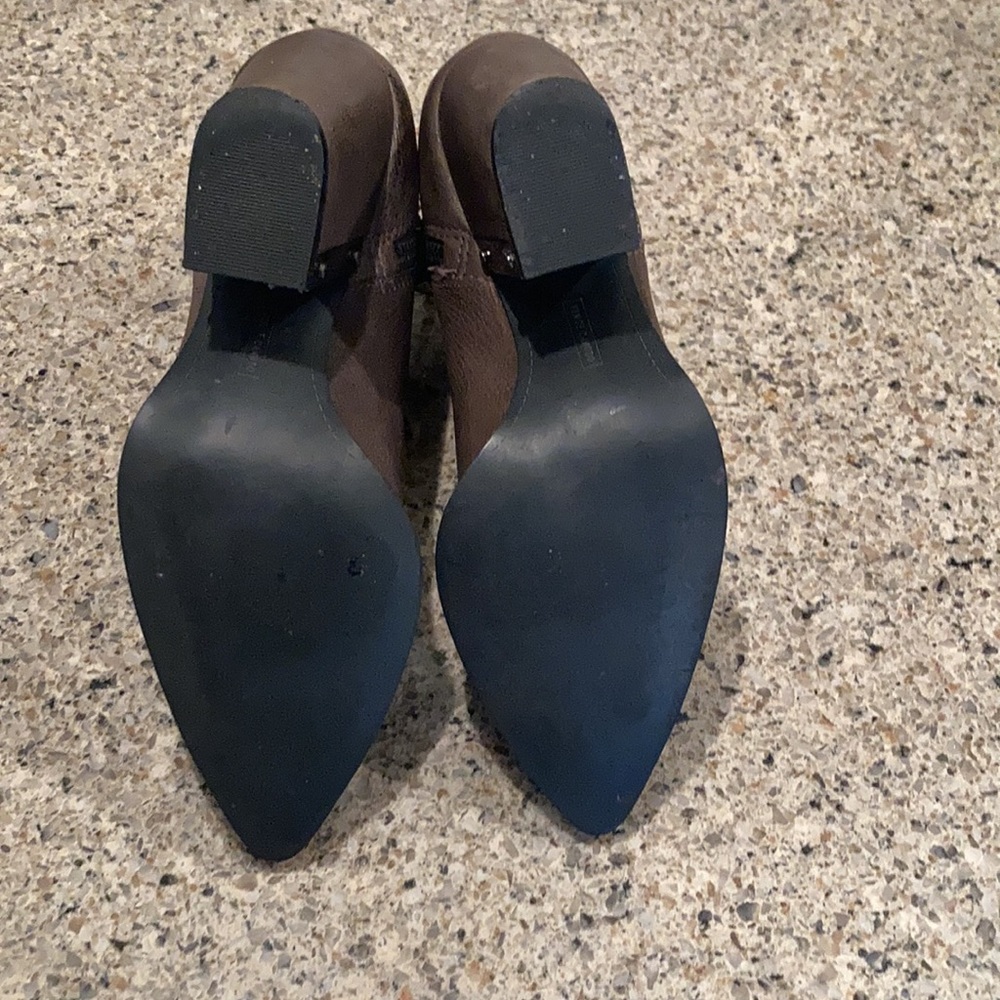7.5 Women’s Vince Camuto Amori Bootie - Picture 9 of 10
